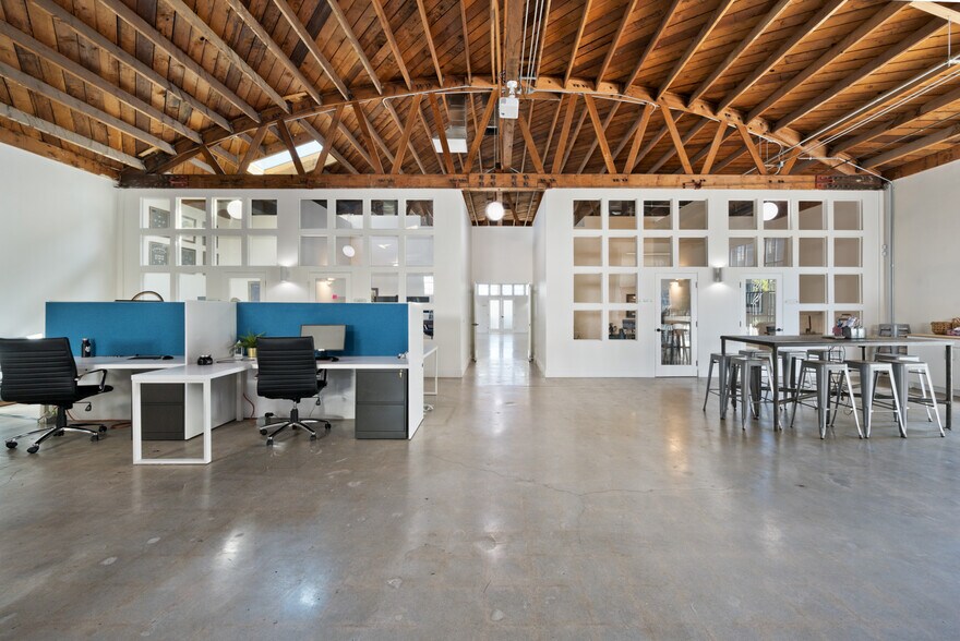 More Photos Of 3740 Motor Ave, Los Angeles Office For Lease
