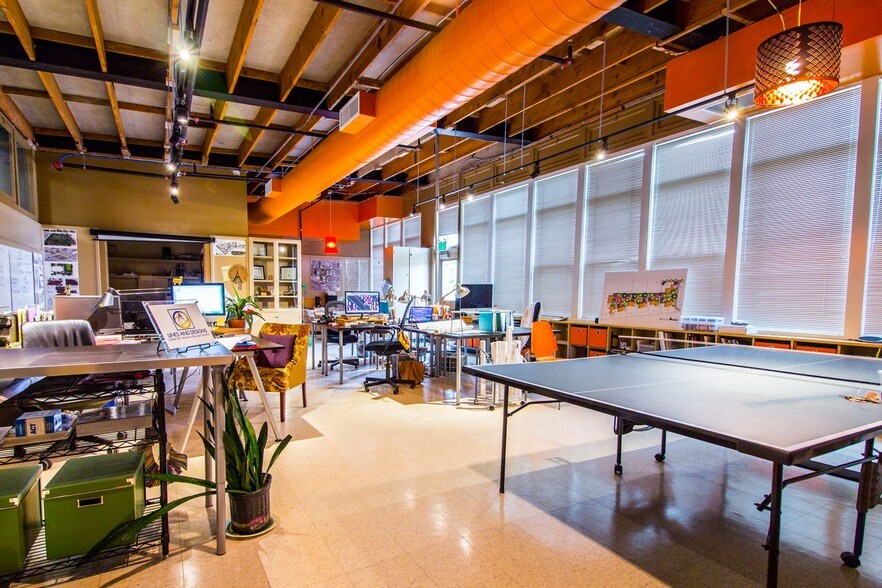 More Photos Of 2727 N Cascade Ave, Colorado Springs General Retail For Lease