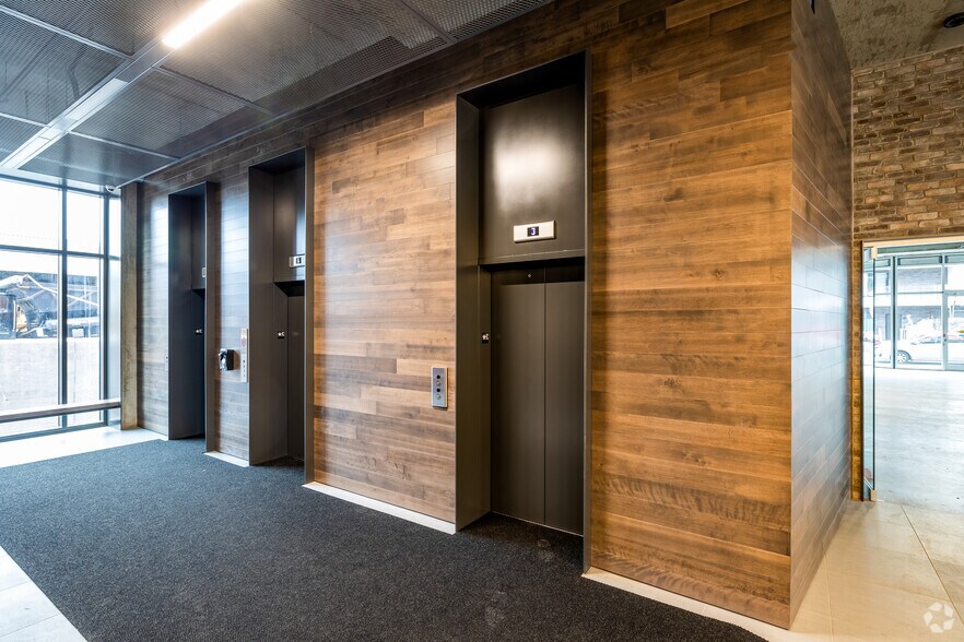 More Photos Of 7260 Rue Saint-Urbain, Montréal Office For Lease