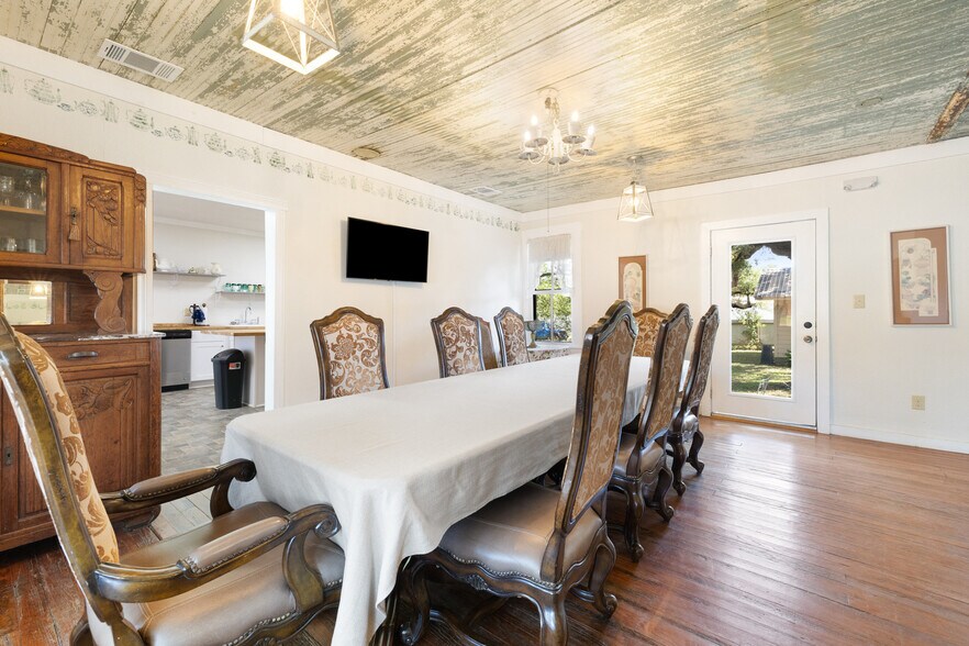 More Photos Of 201 Nugent Ave ave, Johnson City Hotel For Sale