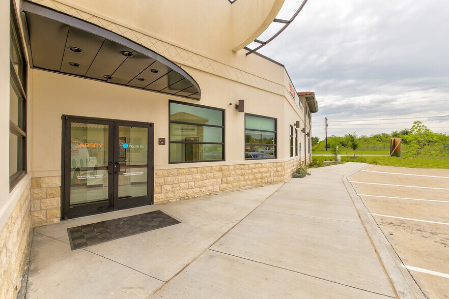 More Photos Of 9545 N Beach St, Fort Worth Medical For Lease