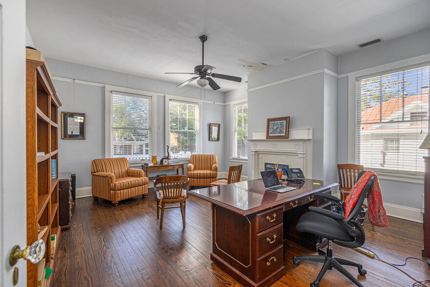 More Photos Of 18 E 34th St, Savannah Office Residential For Lease