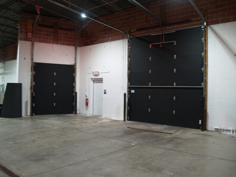 More Photos Of 727 E Turkeyfoot Lake, Akron Light Distribution For Lease