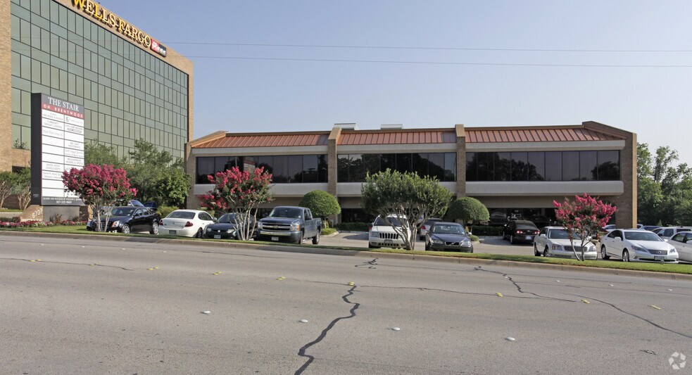 More Photos Of 6737 Brentwood Stair Rd, Fort Worth Office For Sale