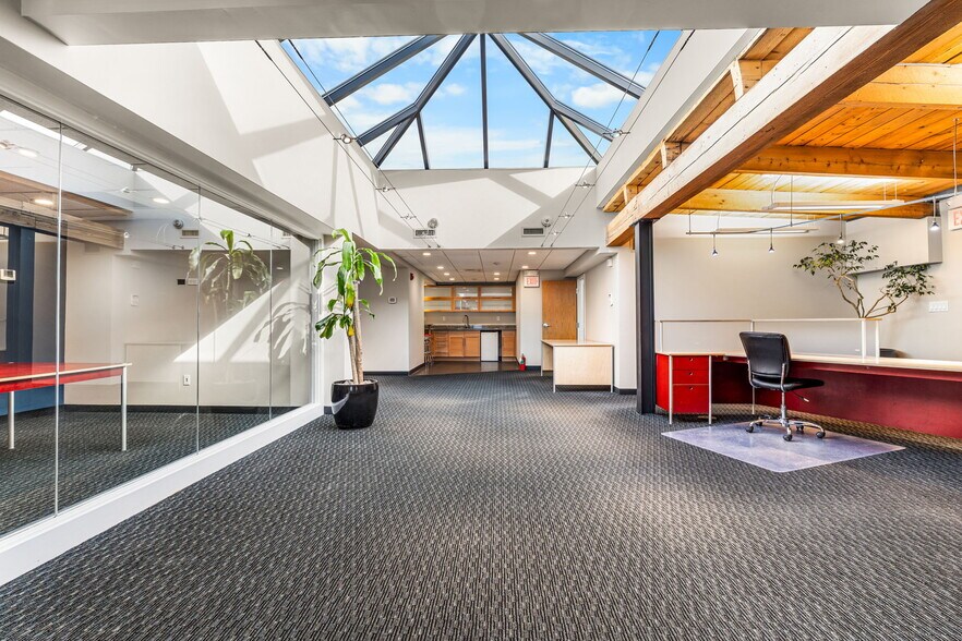 More Photos Of 1 Harris St, Newburyport Medical For Sale
