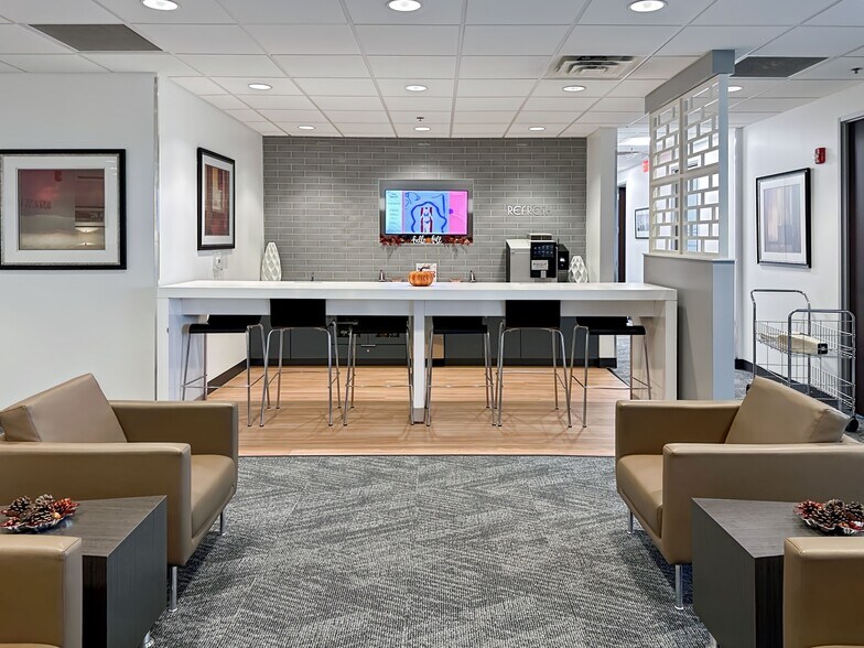 More Photos Of 10475 Crosspoint Blvd, Indianapolis Coworking Space