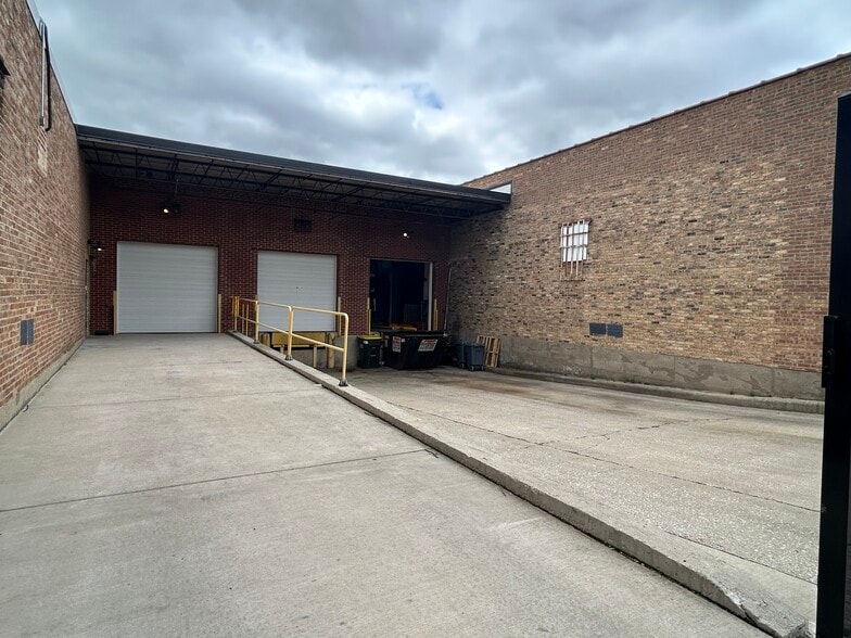 More Photos Of 3033 W Ohio St, Chicago Warehouse For Lease