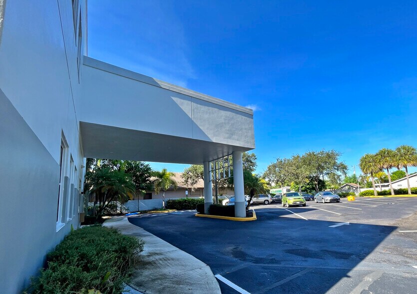 More Photos Of 4889 S Congress Ave, Lake Worth Medical For Sale