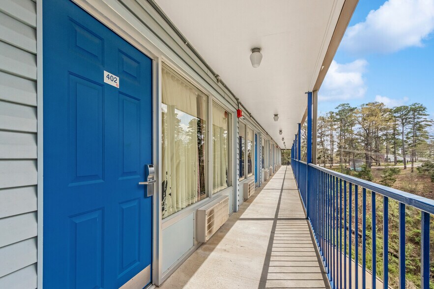 More Photos Of 110 Huntsville Rd, Eureka Springs Hotel For Sale