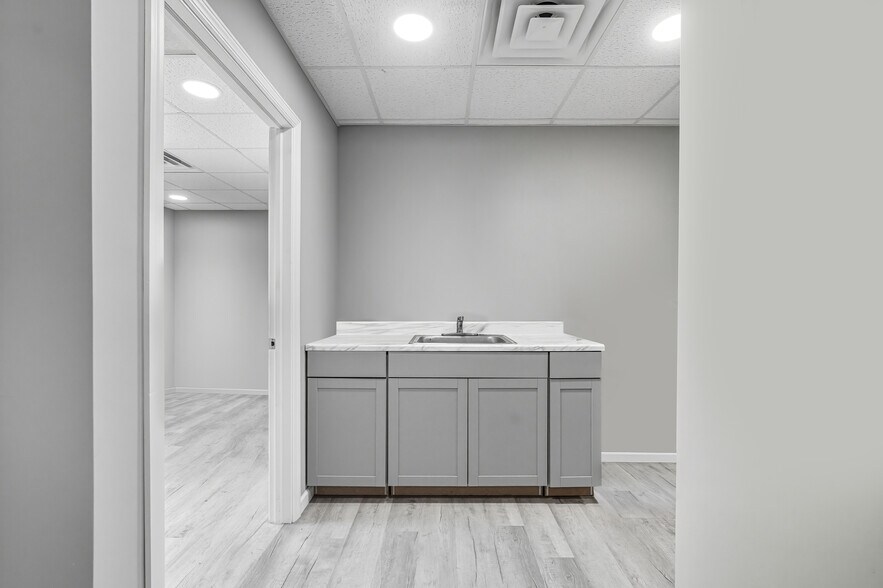 More Photos Of 2605 US 130, Cinnaminson Office For Lease