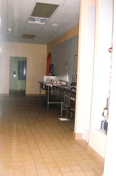 More Photos Of 252-254 W Los Angeles Ave, Moorpark Freestanding For Lease