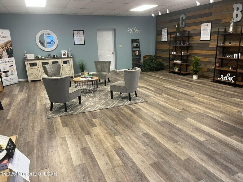 More Photos Of 3700 State Route 118, Dallas Service For Lease