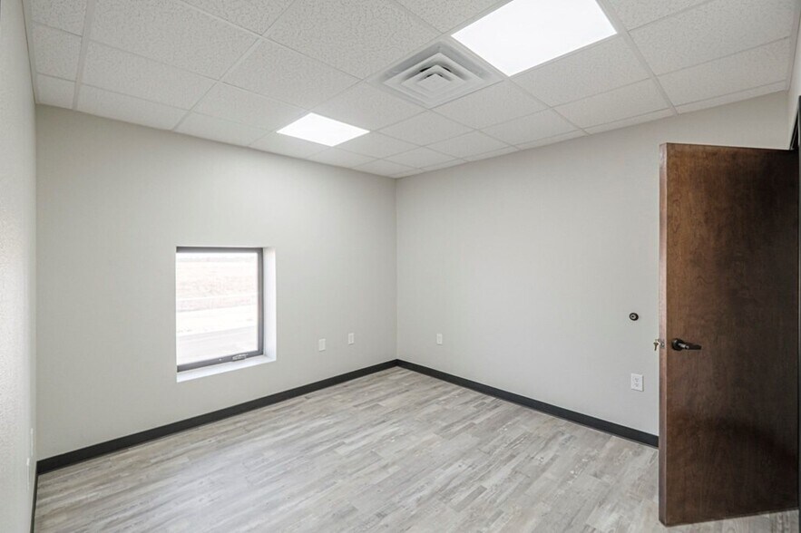 More Photos Of 5261 W Murphy St, Odessa Industrial For Lease