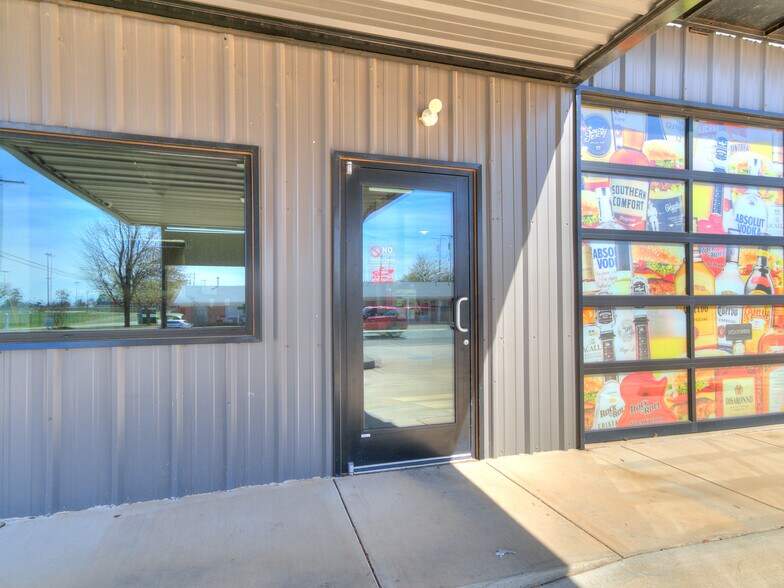 More Photos Of 504 Stinson St, Norman Convenience Store For Sale