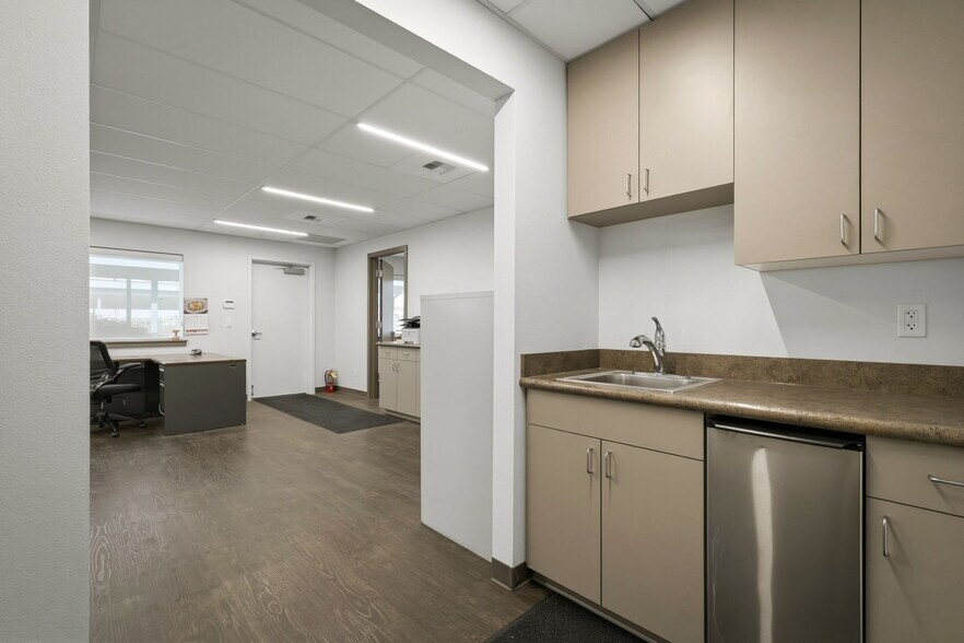 More Photos Of 8031 Branch Rd, Harrah Distribution For Sale