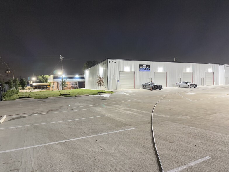 More Photos Of 10115 Belknap Rd, Sugar Land Warehouse For Lease