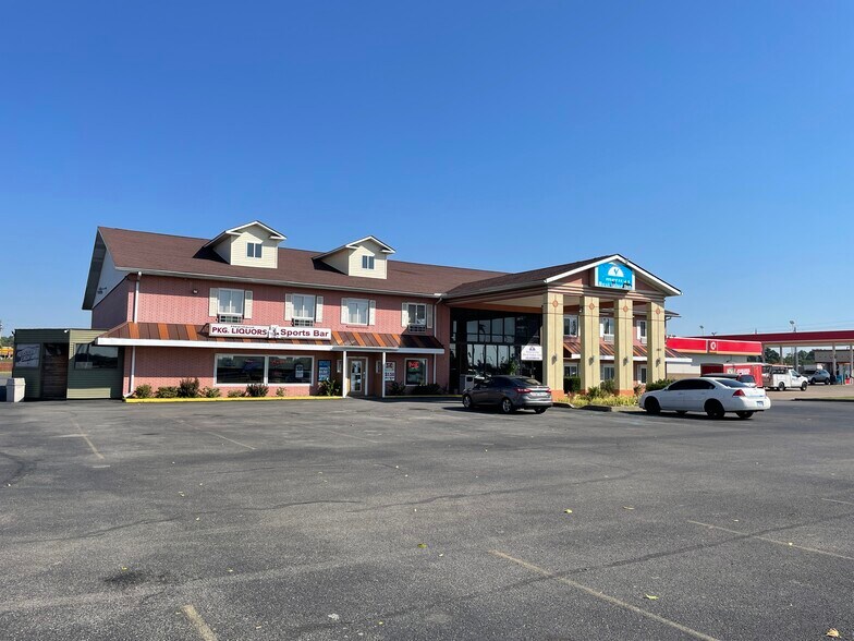 More Photos Of 1802 Bittle Pl, Marion Hotel For Sale