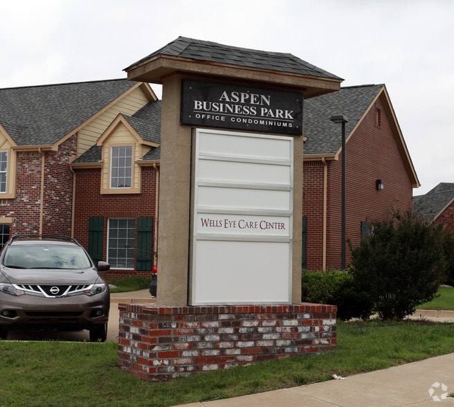 More Photos Of 2400-2416 W Detroit St, Broken Arrow Medical For Sale