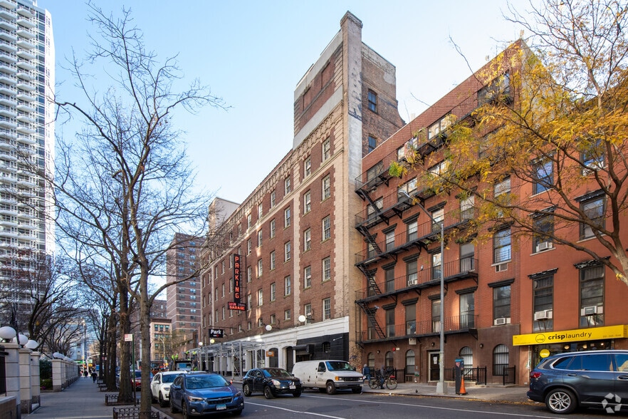 More Photos Of 142 E 31st St, New York Parking Garage For Lease