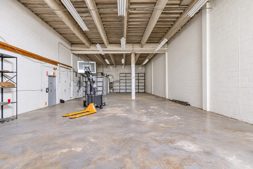 More Photos Of 1921-1959 NE 153rd St, North Miami Beach Warehouse For Sale