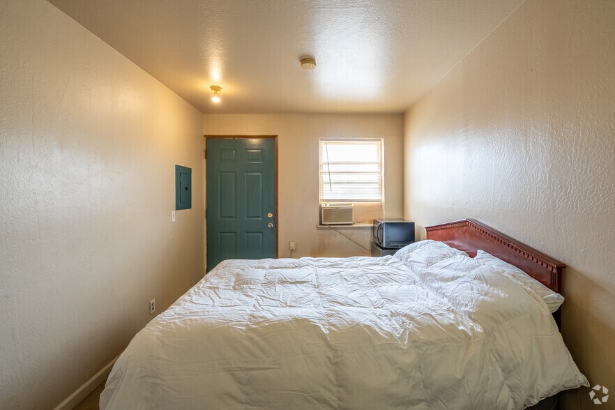 More Photos Of 810 State Ave, Marysville Hotel For Sale