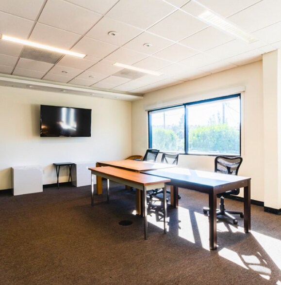 More Photos Of 4142 Lankershim Blvd, North Hollywood Unknown For Lease