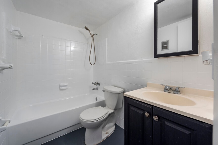 More Photos Of 806 NE 16th Pl, Fort Lauderdale Apartments For Sale