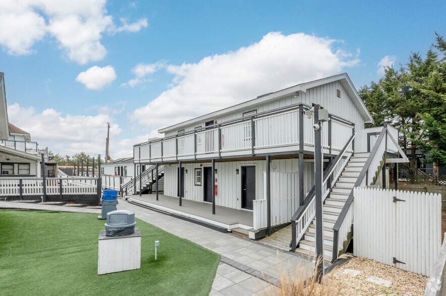 More Photos Of 25 Cayuga Walk, Ocean Bay Park Hotel For Sale