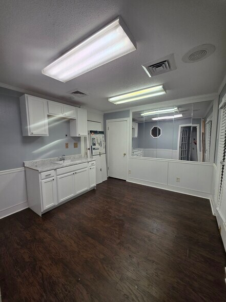 More Photos Of 4542 Raeford Rd, Fayetteville Office For Lease