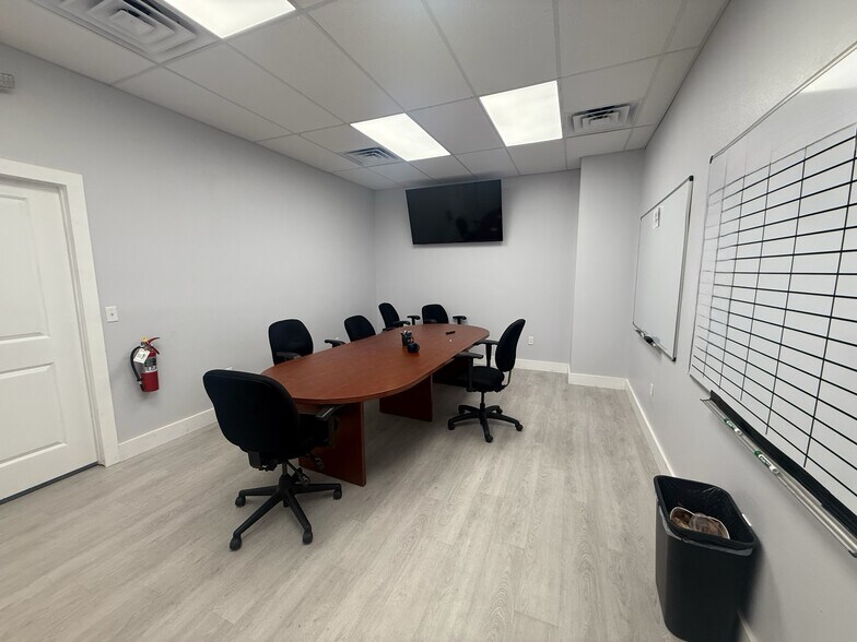 More Photos Of 6860 28th St Cir, Sarasota Warehouse For Sale