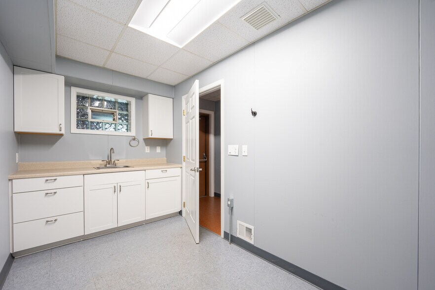 More Photos Of 5767 PA-981 Hwy, Latrobe Medical For Sale