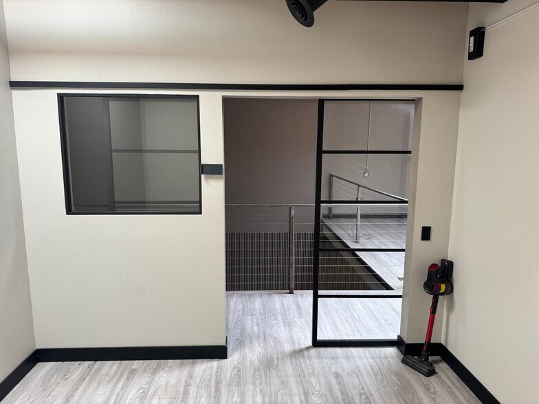 More Photos Of 4125 Market St, Ventura Light Manufacturing For Sale