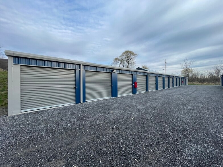 More Photos Of 1122 Amelia Ave, Altoona Self Storage For Sale