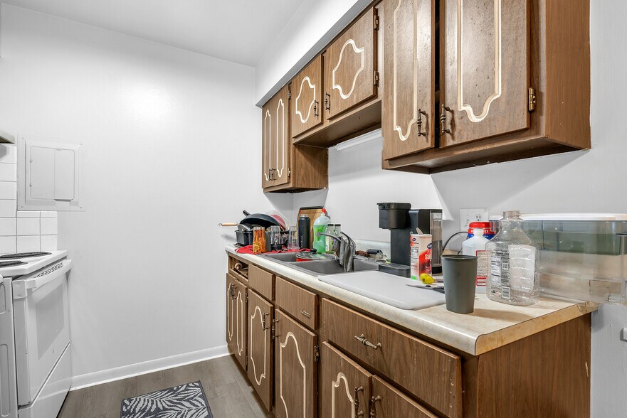 More Photos Of 100 E Market St, Piper City Apartments For Sale