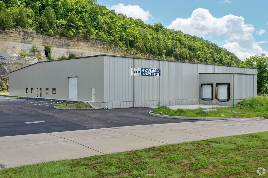 More Photos Of Neosho And Business Loop 44, Pacific Warehouse For Lease