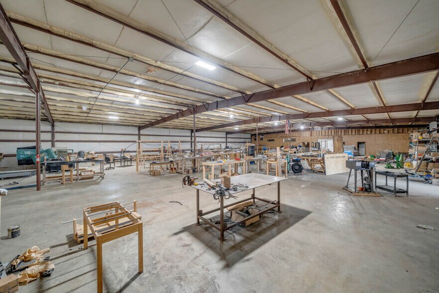 More Photos Of 1106 N 10th St, Winterset Flex For Sale