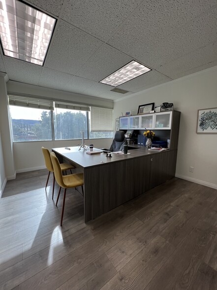 More Photos Of 18345 Ventura Blvd, Tarzana Office For Lease