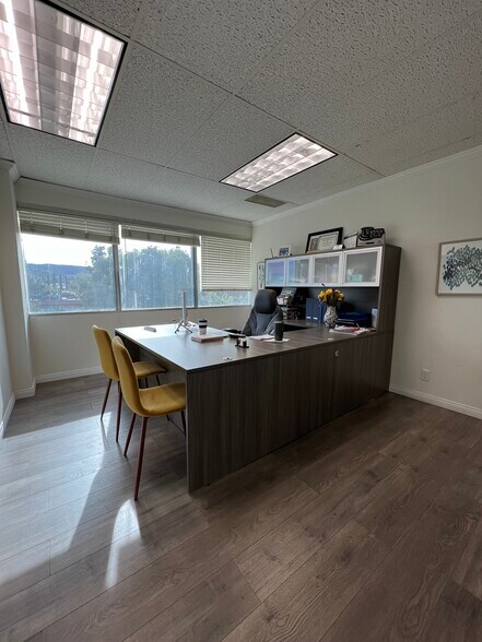 More Photos Of 18345 Ventura Blvd, Tarzana Office For Lease
