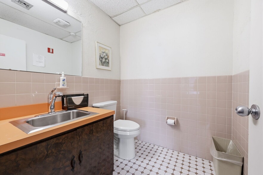 More Photos Of 1568 Woodbourne Rd, Levittown Office For Sale