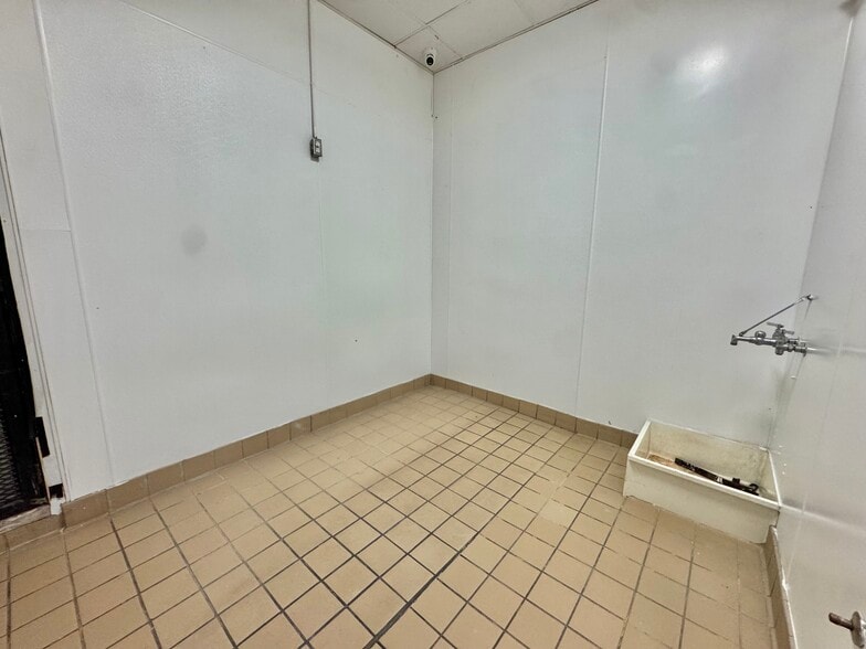 More Photos Of 7511-7513 Metropolitan Ave, Middle Village Storefront Retail Office For Sale