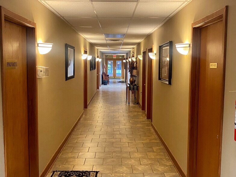 More Photos Of 411 W Lake Lansing Rd, East Lansing Unknown For Lease