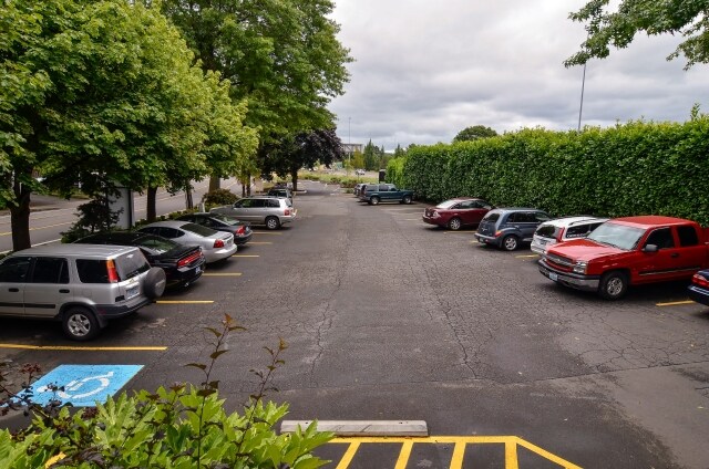 More Photos Of 1000 Willagillespie Rd, Eugene Office For Lease