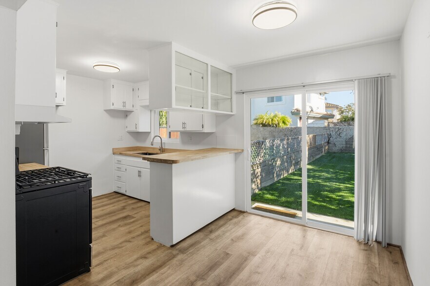 More Photos Of 2652 Jefferson St, Carlsbad Apartments For Sale