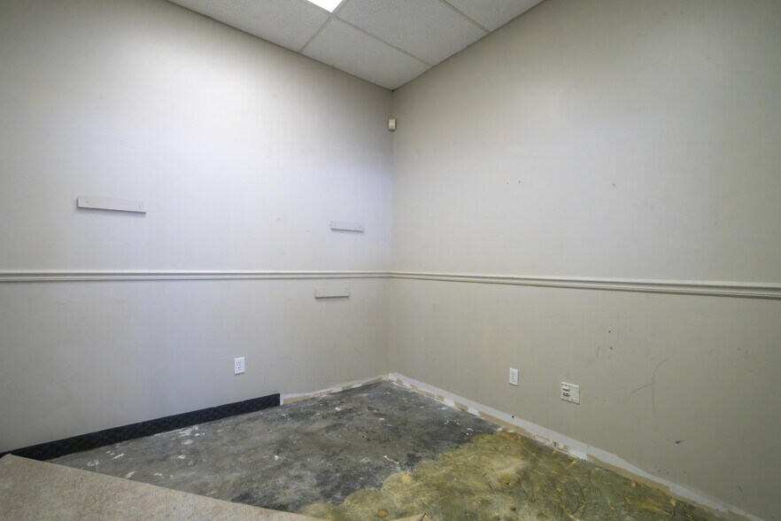 More Photos Of 439-489 N Cannon Blvd, Kannapolis Unknown For Lease
