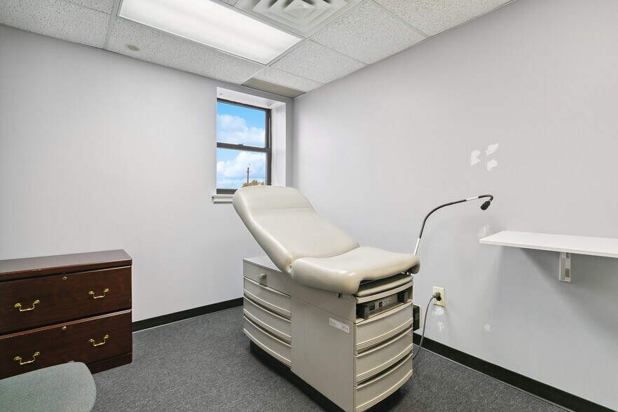 More Photos Of 211 Essex St, Hackensack Medical For Lease