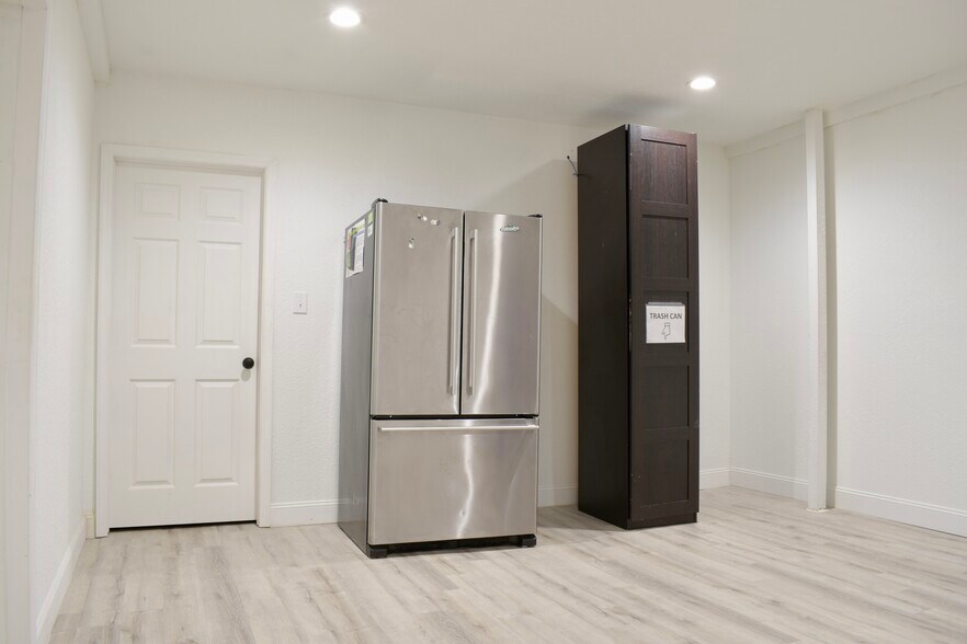 More Photos Of 212 Main St, Auburndale Flex For Sale