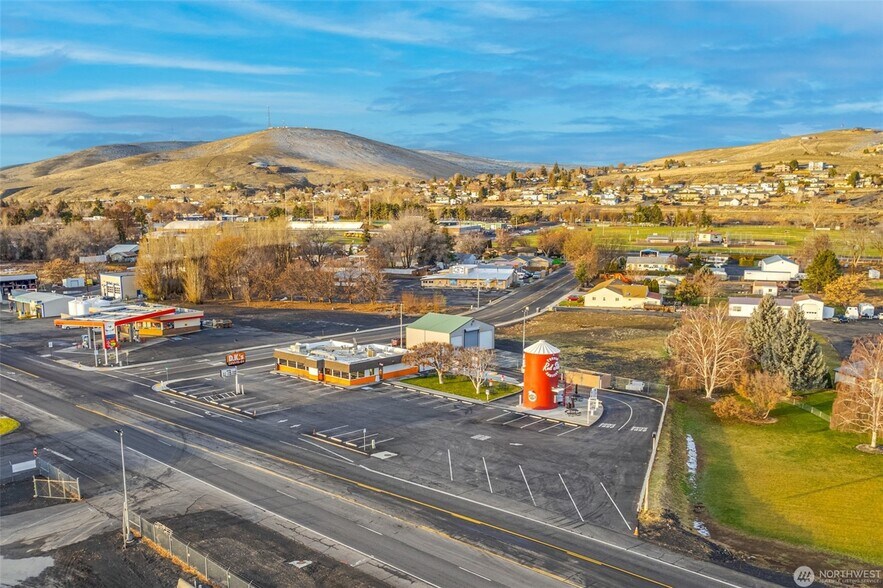 More Photos Of 805 Basin St NW, Ephrata Specialty For Sale