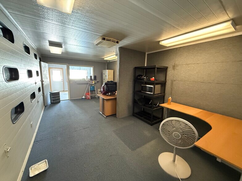 More Photos Of 805 Atlantic Ave, Franklin Light Manufacturing For Sale