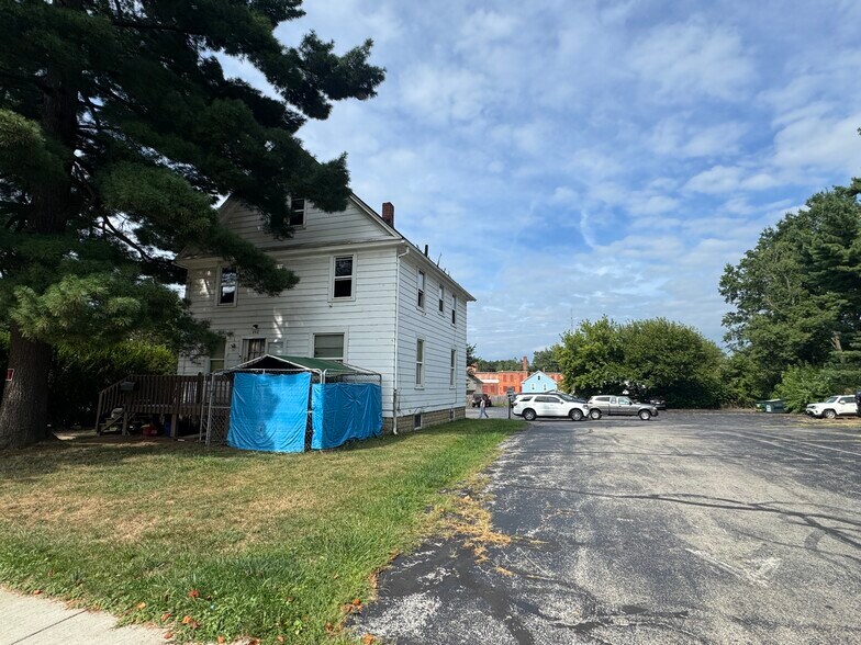 More Photos Of 444 S Meridian St, Ravenna Medical For Sale