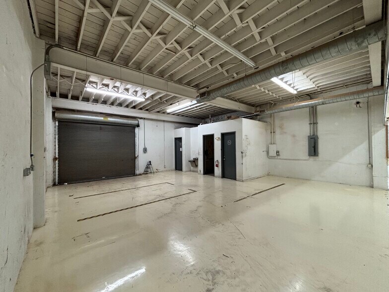 More Photos Of 2921 NW 6th Ave, Miami Warehouse For Lease